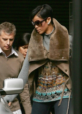 Rihanna; Londonban kapták lencsevégre