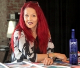 Patricia Field (SATC stylist) tervezte a Skyy vodka üvegét